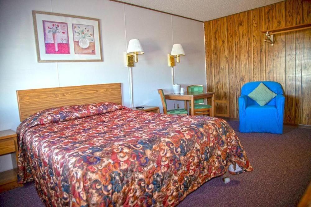 Standard King Room interior